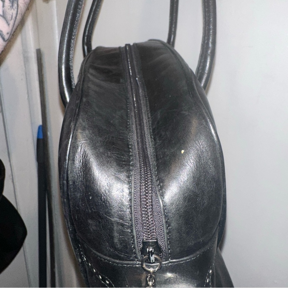 Stuart Weitzman Black Leather Shoulder Bag - Picture 5 of 12